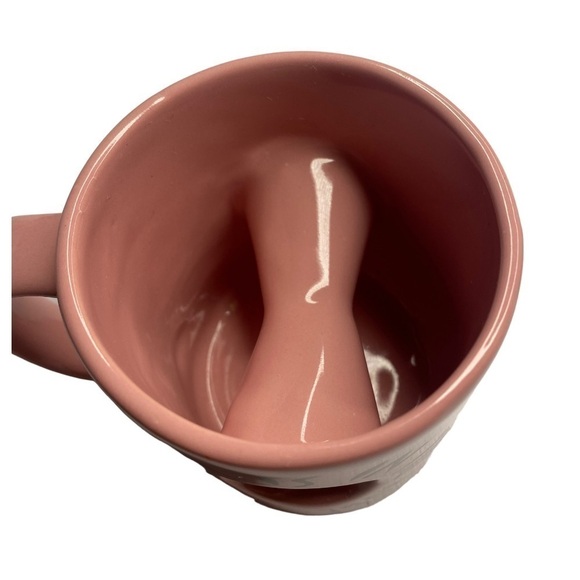 VOODOO DONUTS PORTLAND, OREGON PINK COFFEE MUG THE MAGIC IS IN THE HOLE - Picture 4 of 6
